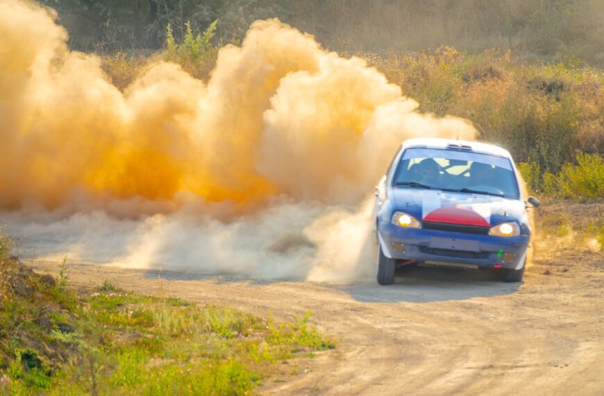 Jak zostać kierowcą rajdowym? Wymagania i ścieżka kariery