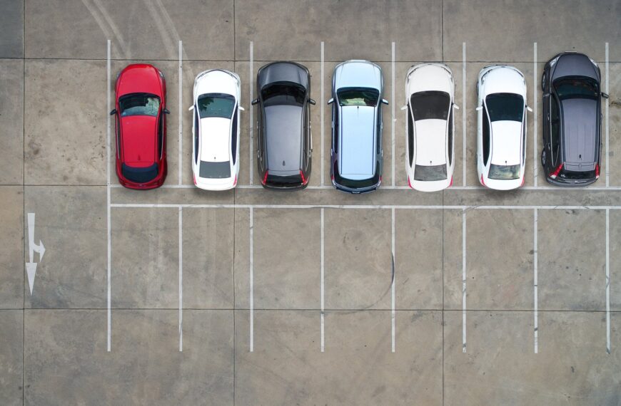 Parkowanie prostopadłe: technika i praktyczne wskazówki