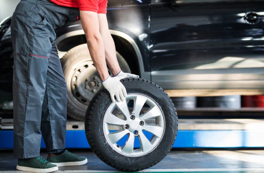 Bezpieczna jazda w deszczu: techniki i porady na mokrej nawierzchni