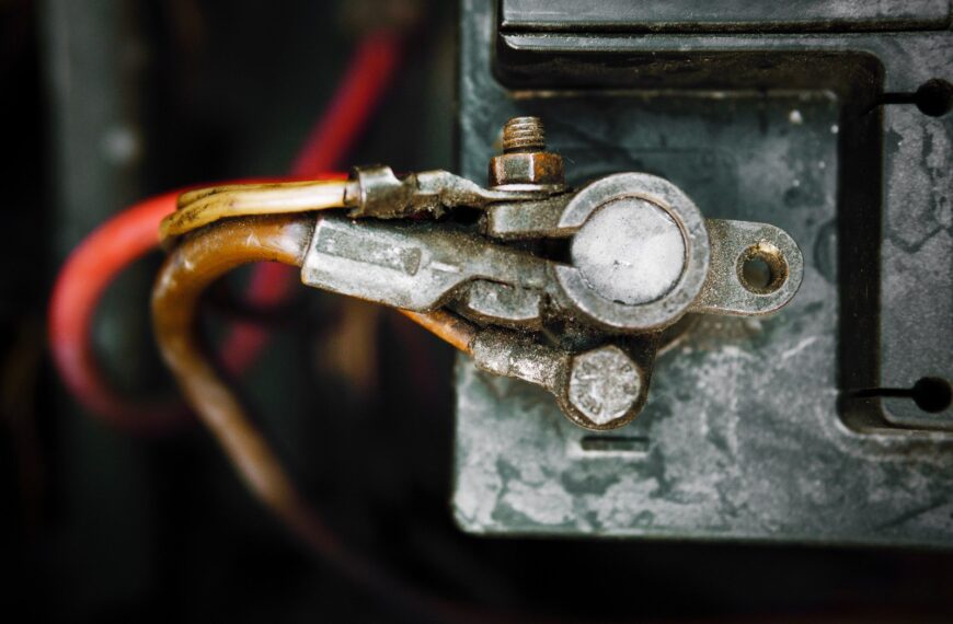 Jak dbać o akumulator w samochodzie zimą?