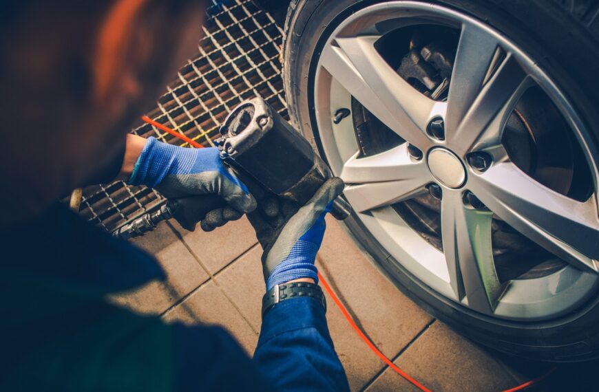 Jakie są różnice między napędem na przednie a tylne koła?