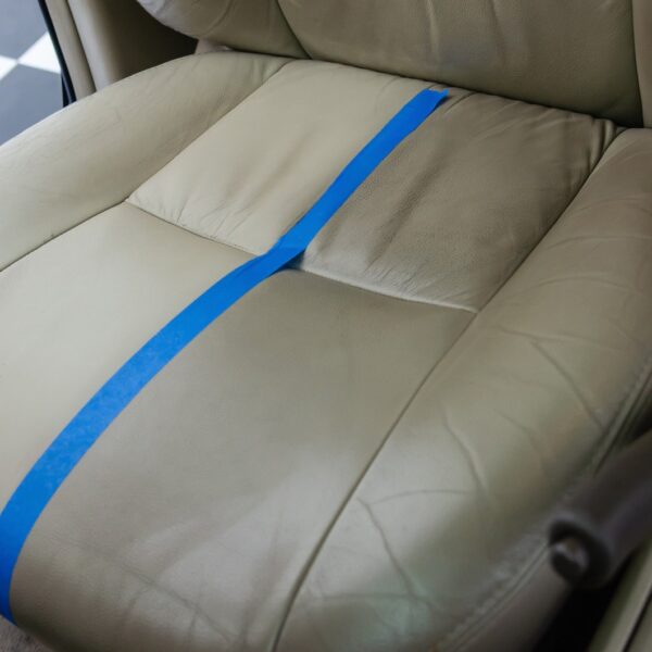 Jak dbać o skórzaną tapicerkę w samochodzie: Poradnik krok po kroku