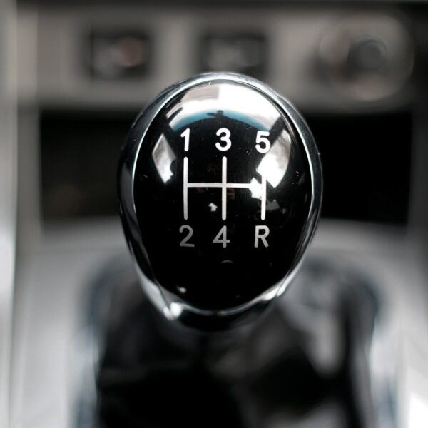 Przyczyny awarii skrzyni biegów i jak je naprawić