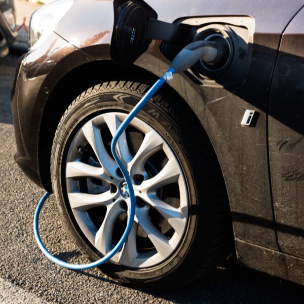 Efektywne zarządzanie energią w samochodach hybrydowych