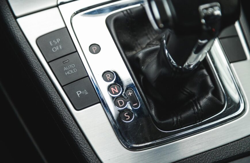 Jakie są różnice między różnymi typami skrzyń biegów: manualna, automatyczna, CVT i DSG?