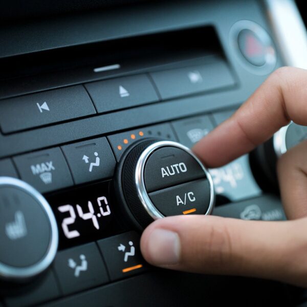 Wpływ klimatyzacji samochodowej na zużycie paliwa – fakty i mity.